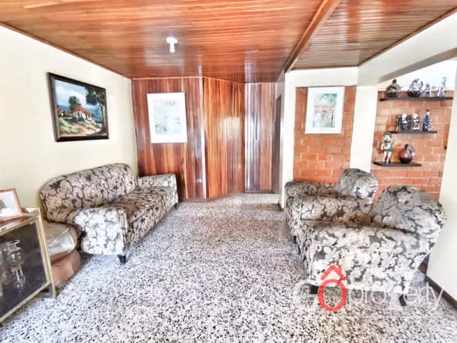 Precio Rebajado! Venta de Casa Uso de suelo mixto x el Club la Guaria ID4549