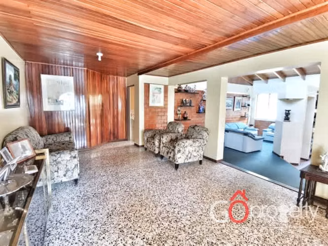 Precio Rebajado! Venta de Casa Uso de suelo mixto x el Club la Guaria ID4549