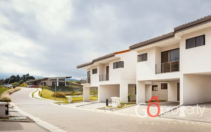 Pre venta casa en Condominio de 2 Pisos, Montes de Oca 5217