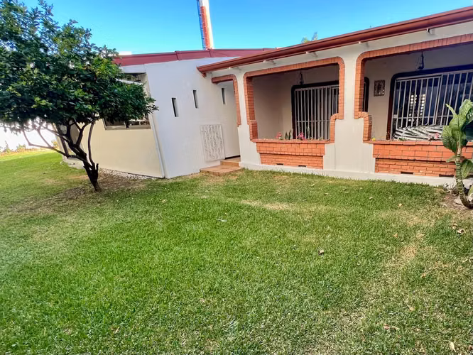 Casa de una planta con dos apartamentos en Escazú, Trejos Montealegre - Imagen 21