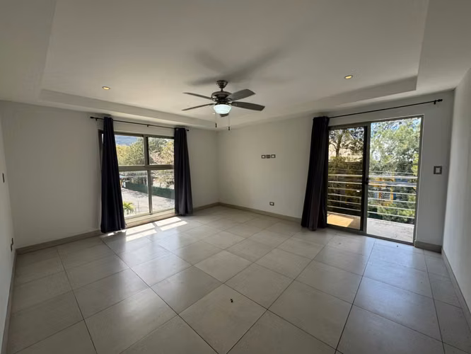 ALQUILER DE AMPLIO APARTAMENTO EN LINDORA