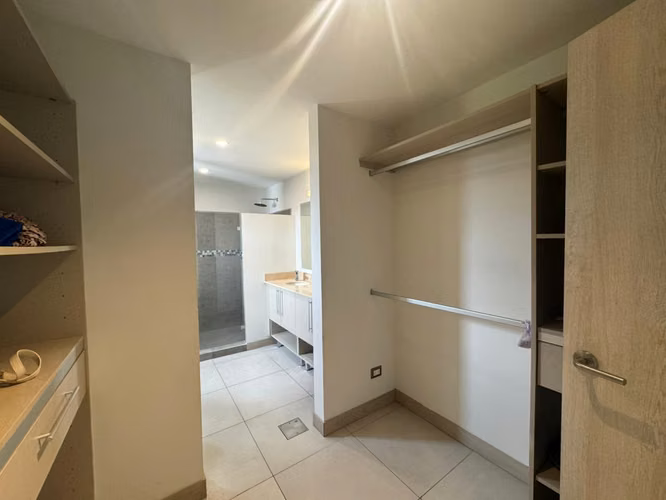 ALQUILER DE AMPLIO APARTAMENTO EN LINDORA - Imagen 10