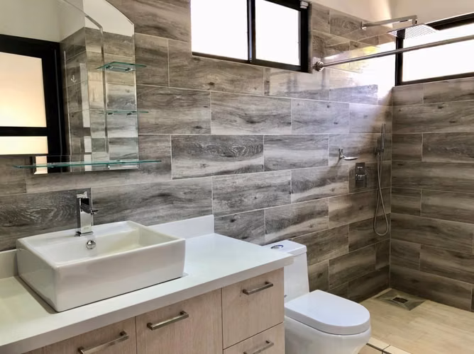 Casa Moderna con Piscina Infinita en Lote de 2.000 m² – Ideal para Vivir o Invertir en Tamarindo - Imagen 8