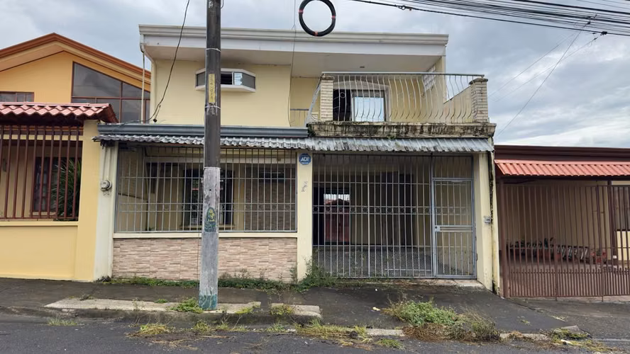 Casa en Turrialba, para remodelar