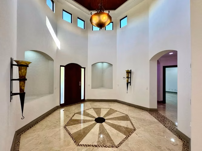Se vende lujosa Casa de una planta en Monterán (MA).
