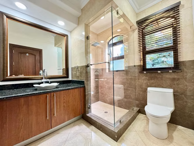 Se vende lujosa Casa de una planta en Monterán (MA). - Imagen 8