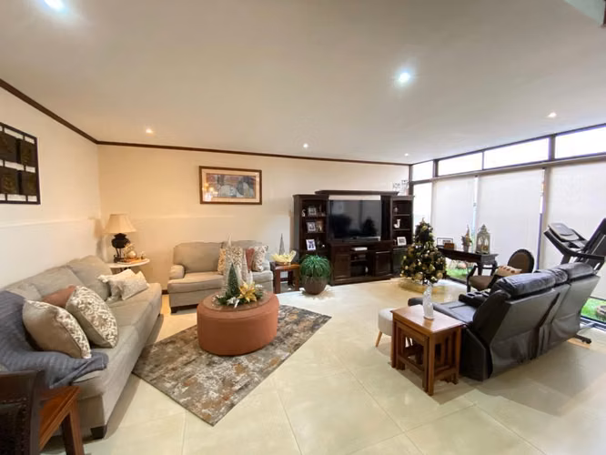 Venta de casa en Lomas de Ayarco Sur 5553