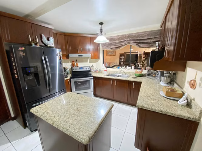 Venta de casa en Lomas de Ayarco Sur 5553