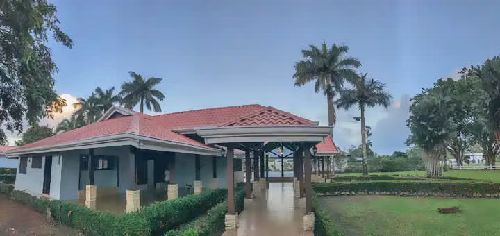 Casa en venta en San Carlos amueblada con amplios espacios rancho, piscina y apartamento - Imagen 3