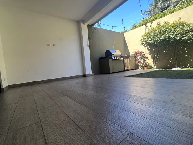 Nuevo en el mercado,Calidad y remodelada,condominio de lujo Almeria cuota baja - Imagen 4