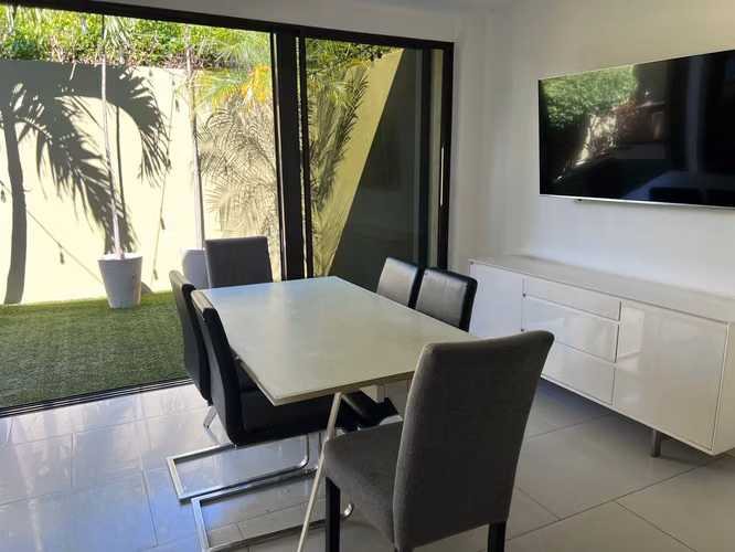 Nuevo en el mercado,Calidad y remodelada,condominio de lujo Almeria cuota baja - Imagen 9