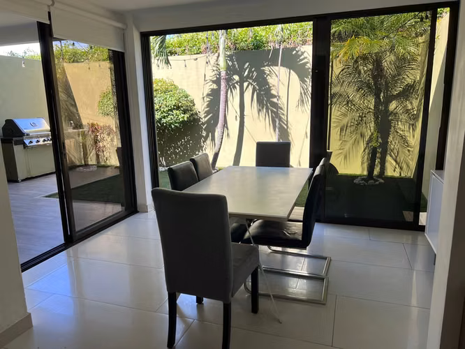 Nuevo en el mercado,Calidad y remodelada,condominio de lujo Almeria cuota baja - Imagen 3