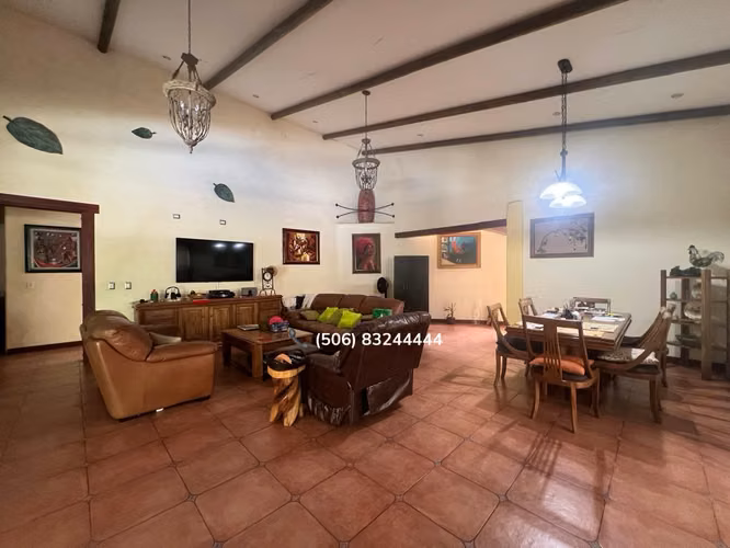 VENTA DE CASA EN ESCAZÚ