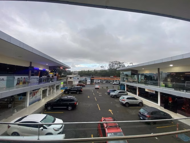 LOCAL EN CENTRO COMERCIAL - Imagen 5