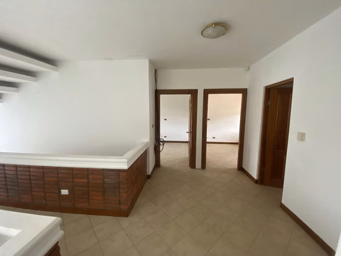 CASA EN ESCAZÚ CON JARDÍN - Imagen 15