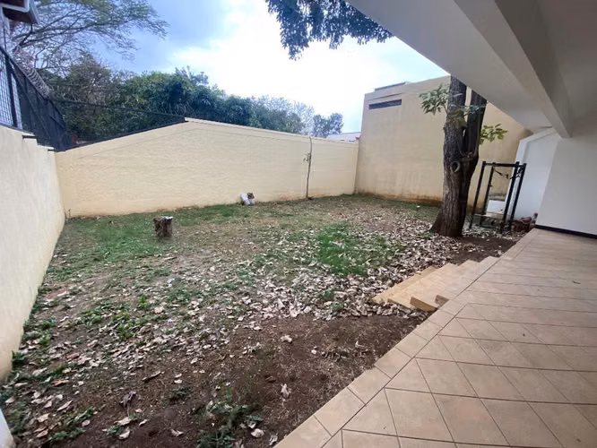 CASA EN ESCAZÚ CON JARDÍN - Imagen 6