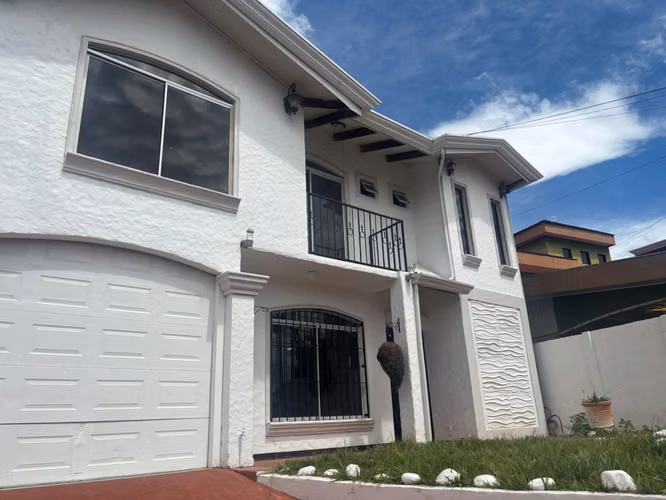Casa en Venta en Grecia, Cerca del Centro, Amplias Terrazas y Jardín Interno con Vistas - Imagen 1