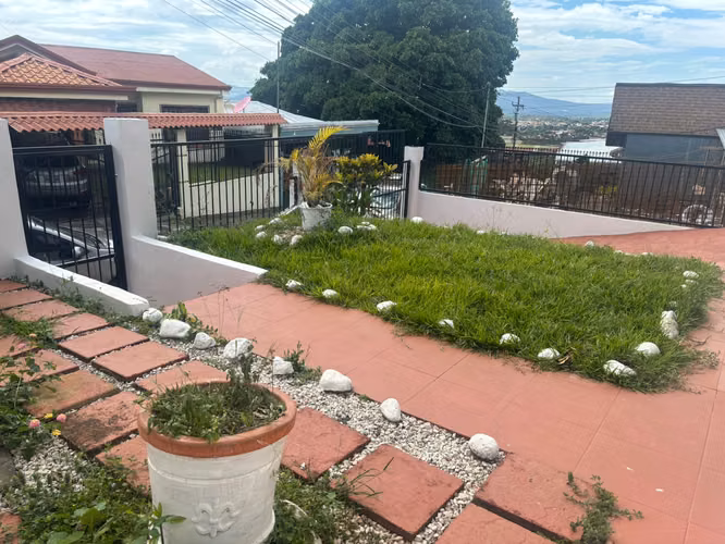 Casa en Venta en Grecia, Cerca del Centro, Amplias Terrazas y Jardín Interno con Vistas - Imagen 6