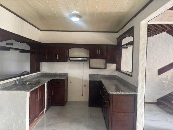 Casa en Venta en Grecia, Cerca del Centro, Amplias Terrazas y Jardín Interno con Vistas - Imagen 8