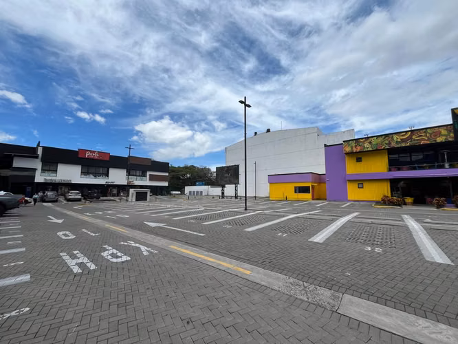 Alquiler de Local Comercial 2do Piso - Escazú ID5672