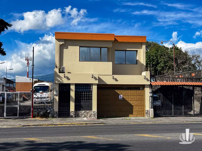 Casa amplia en San Francisco de Heredia