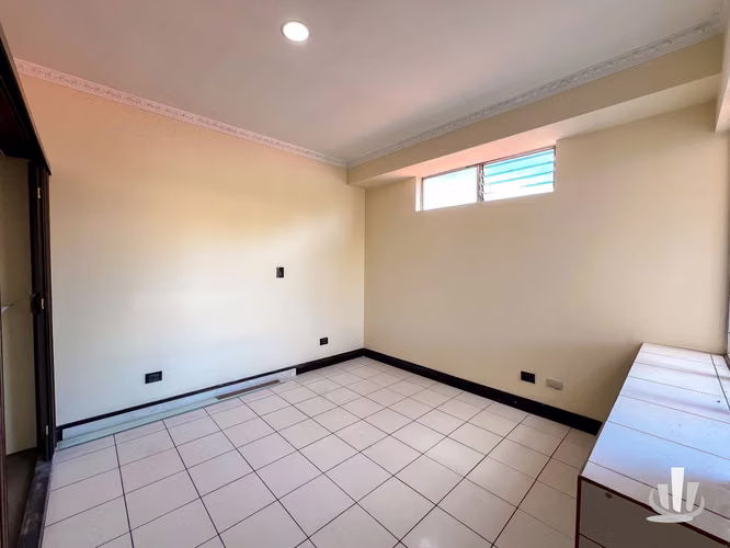 Casa amplia en San Francisco de Heredia