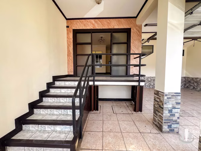 Casa amplia en San Francisco de Heredia