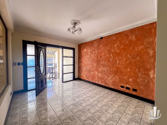 Casa amplia en San Francisco de Heredia