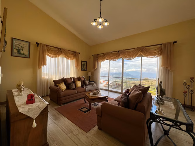 Venta de Casa en LLano Grande de Cartago con terreno amplio - Imagen 2