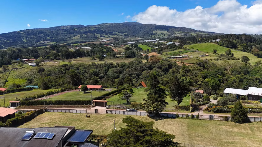 EN VENTA LOTE CON VISTAS PANORAMICAS  - COND.  EL RETIRO – FRAIJANES - Imagen 12