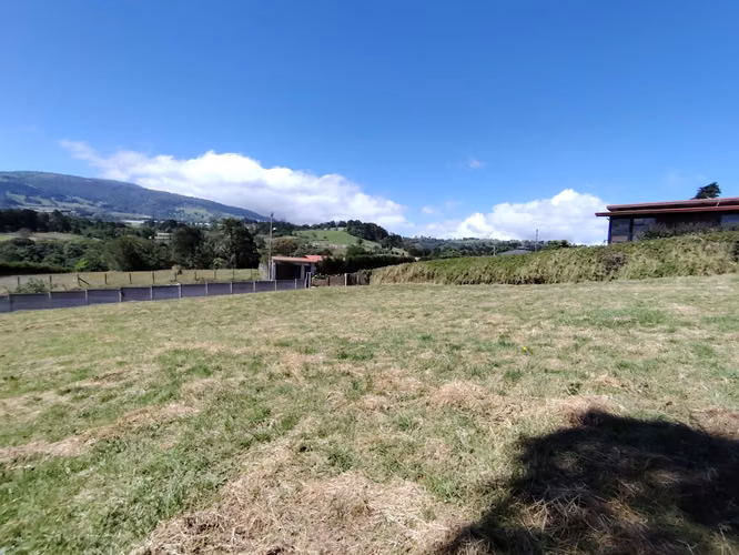 EN VENTA LOTE CON VISTAS PANORAMICAS  - COND.  EL RETIRO – FRAIJANES - Imagen 4