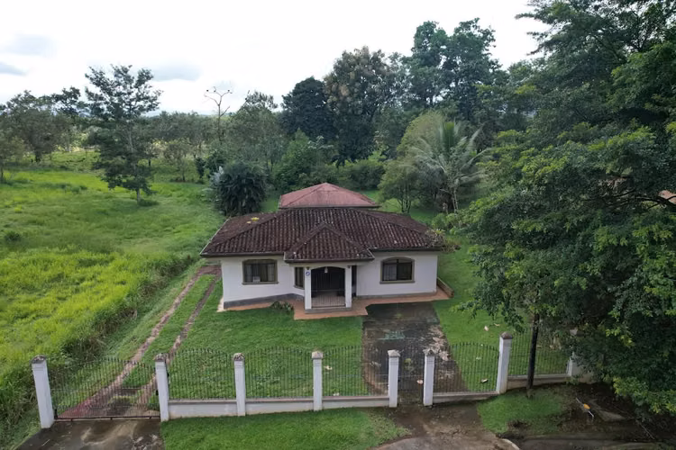 ¡Oportunidad Única! Venta de Casa Exclusiva en Venecia de San Carlos