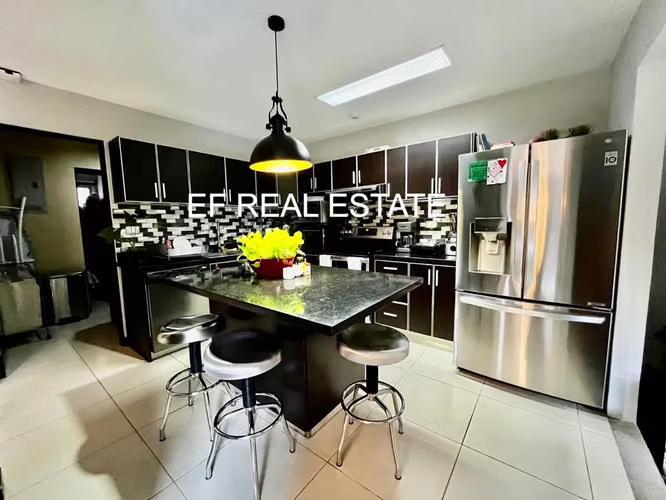 SANTA ANA ¡¡¡ CASA MODERNA 3HAB/ 3,5 BAÑOS UBICACION INMEJORABLE