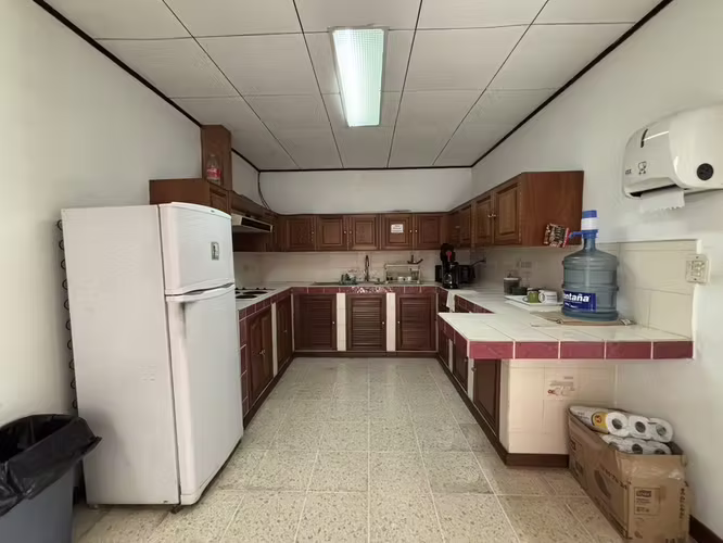 VENTA DE BODEGA Y CASA EN SAN JUAN DE TIBÁS, UBICACIÓN ESTRATÉGICA