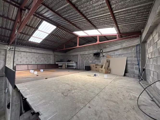 VENTA DE BODEGA Y CASA EN SAN JUAN DE TIBÁS, UBICACIÓN ESTRATÉGICA
