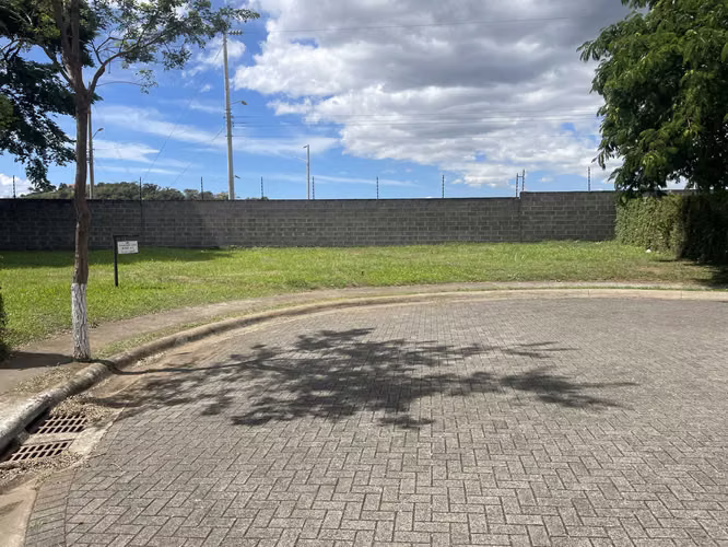 Lote en Venta en Grecia – Lote Plano y Esquinero en Condominio