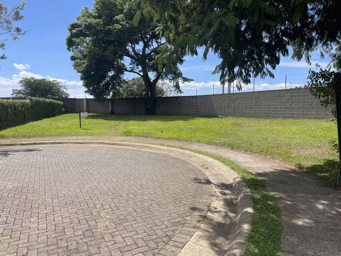 Lote en Venta en Grecia – Lote Plano y Esquinero en Condominio