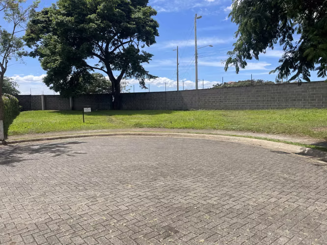 Lote en Venta en Grecia – Lote Plano y Esquinero en Condominio
