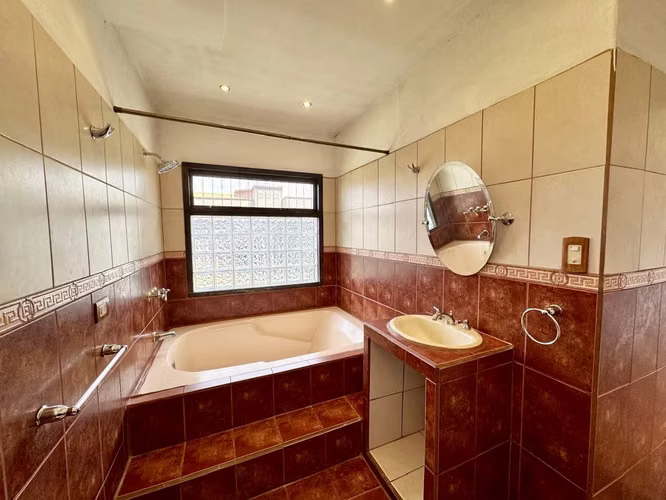 Se Alquila Hermosa Casa en Residencial exclusivo - Imagen 11
