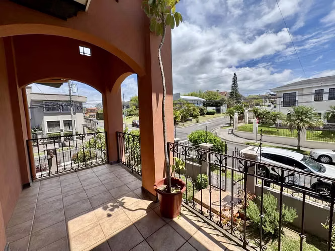 Se Alquila Hermosa Casa en Residencial exclusivo - Imagen 4