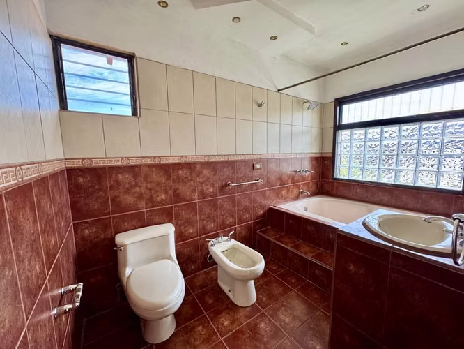 Se Alquila Hermosa Casa en Residencial exclusivo - Imagen 10