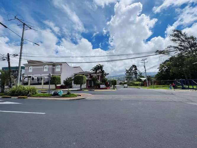 REBAJADA¡ Venta de Propiedad ideal para Consultorios en Cartago diagonal al TEC
