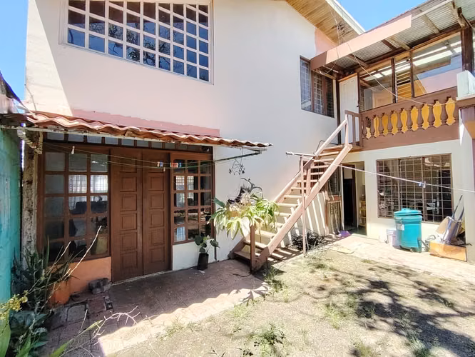 EN VENTA-  AMPLIA CASA DE DOS PLANTAS – RESIDENCIAL  LA PRIMAVERA ALAJUELA CENTRO