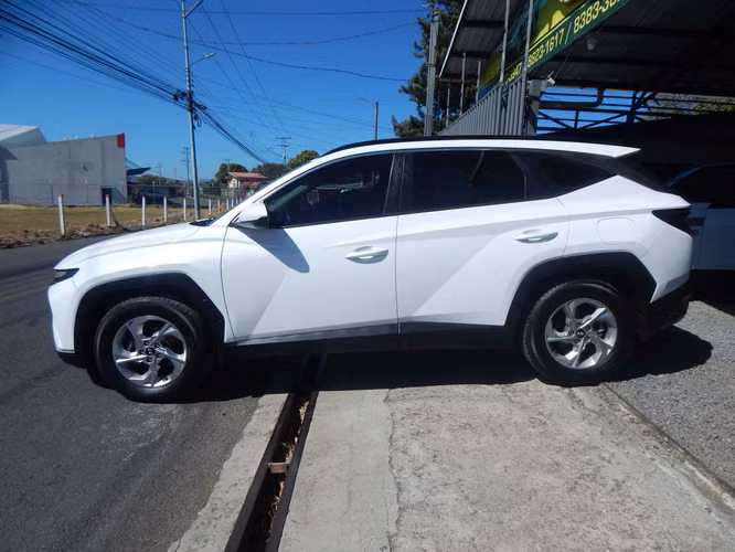 HYUNDAI TUCSON TURBO GASOLINA 1.6L AUTOMATICO 2022 - Imagen 4