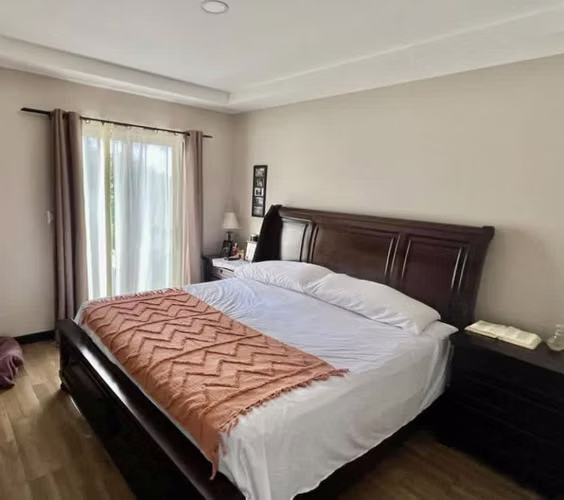 Escazú Se Vende Hermosa Espaciosa  Casa 4 Hab Amplio Parqueo - Imagen 6
