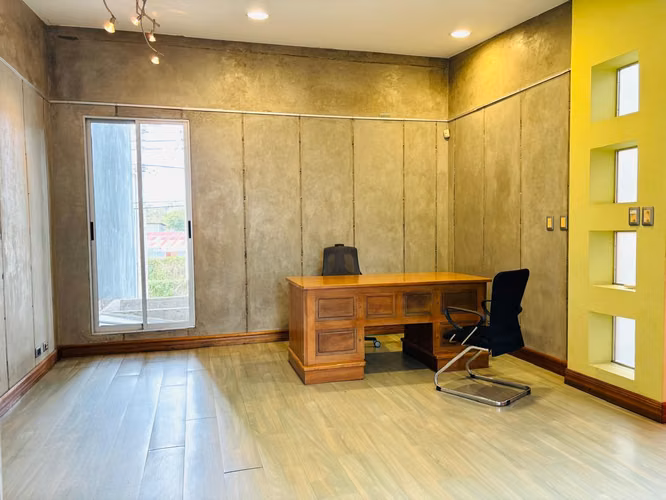 Edificio en Venta - Oficinas para alquilar en Santa Ana - Conveniente ubicación