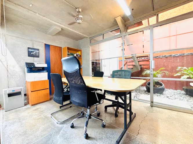 Edificio en Venta - Oficinas para alquilar en Santa Ana - Conveniente ubicación