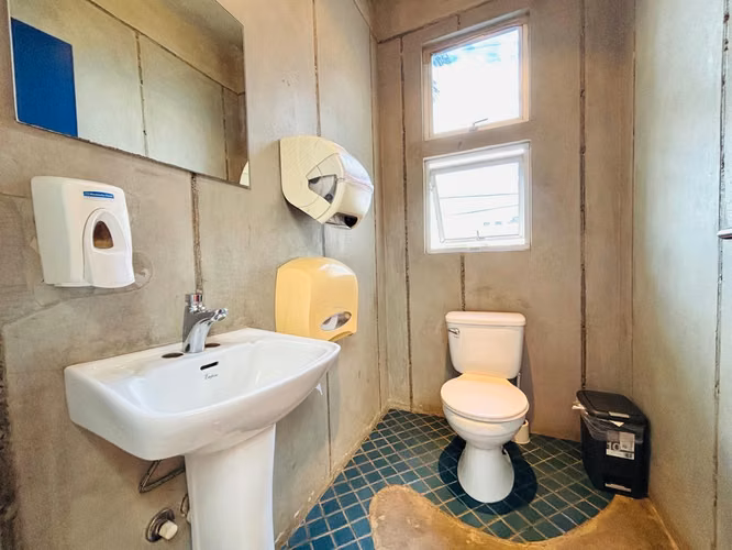 Edificio en Venta - Oficinas para alquilar en Santa Ana - Conveniente ubicación