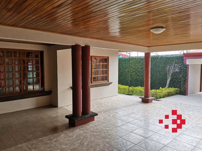Alquiler de casa de un nivel, uso de suelo comercial, Santa Bárbara de Heredia