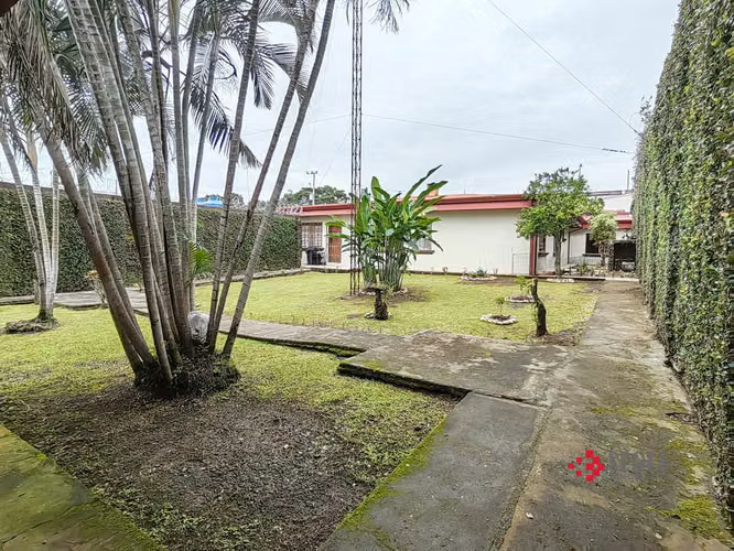 Alquiler de casa de un nivel, uso de suelo comercial, Santa Bárbara de Heredia